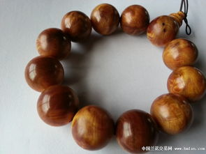 今天又收到二串精品崖柏珠子